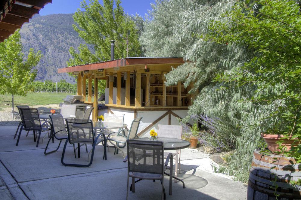 Crowsnest Vineyards Guesthouse Keremeos Exterior foto